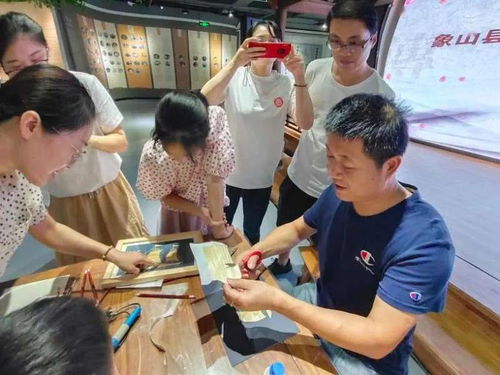 非遺進社區(qū)之麥秸畫制作